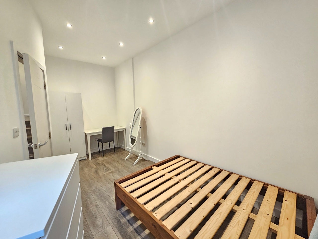 Flat Finchley Road in Greater London