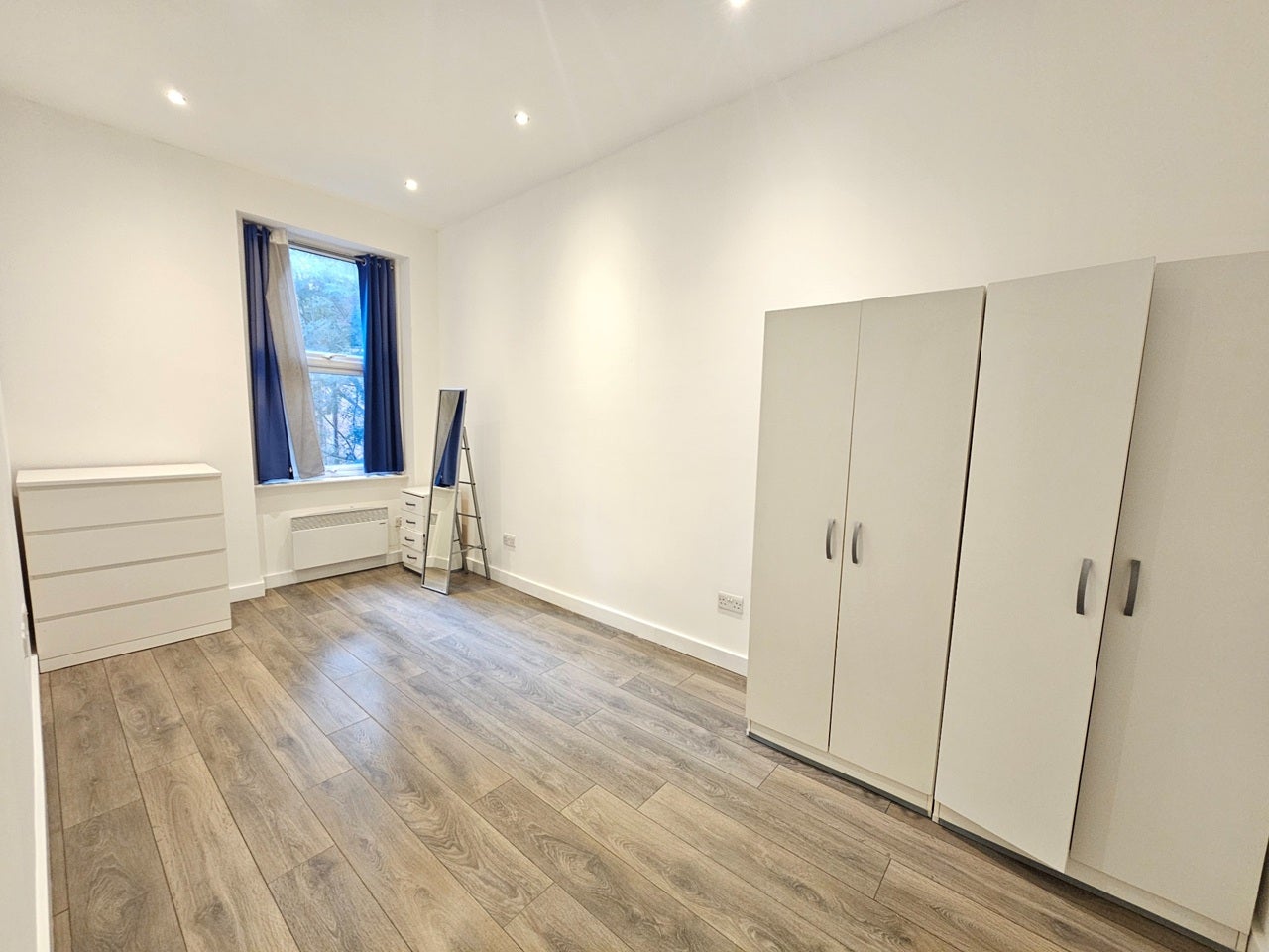 Flat Finchley Road in Greater London