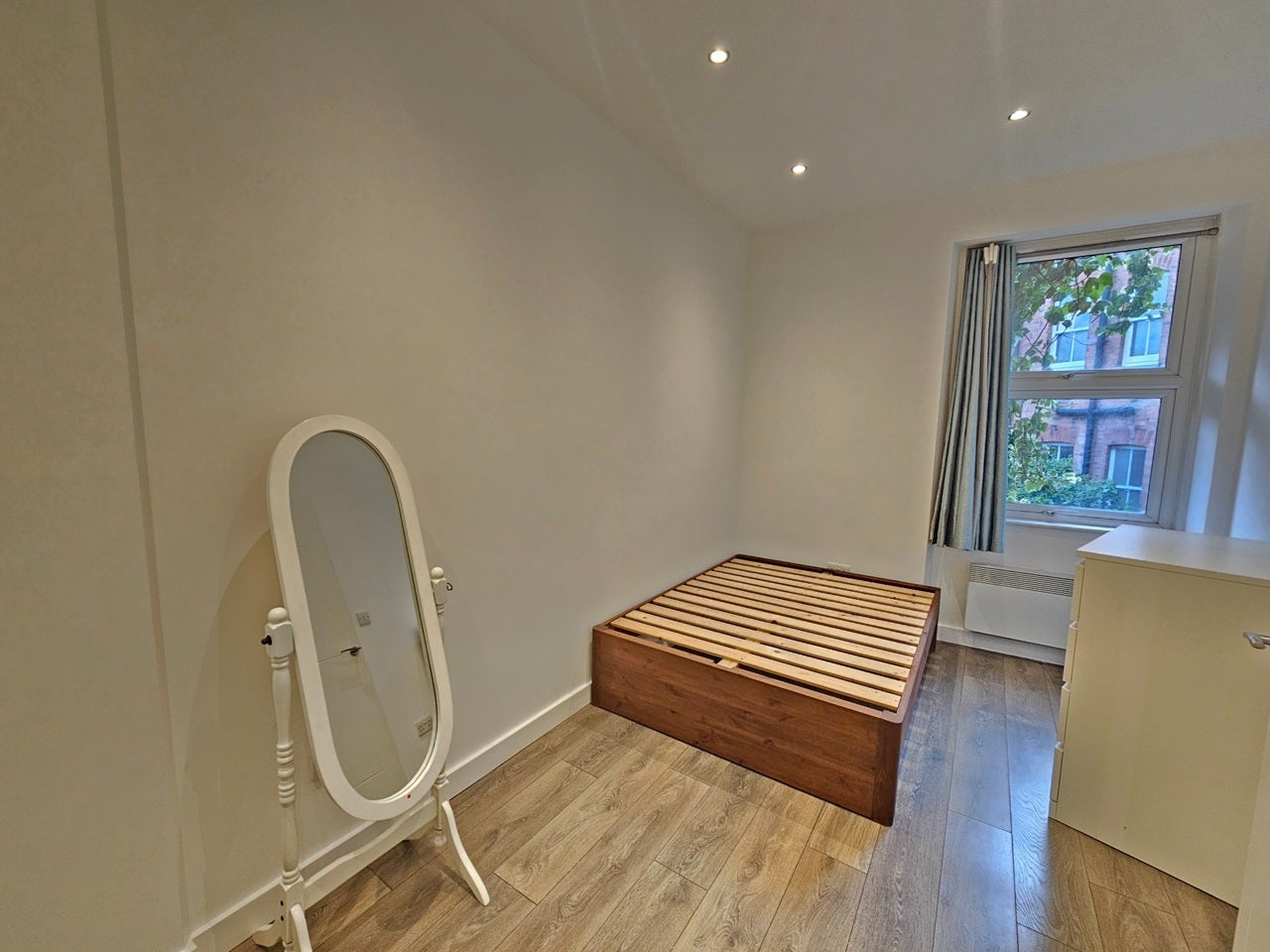 Flat Finchley Road in Greater London