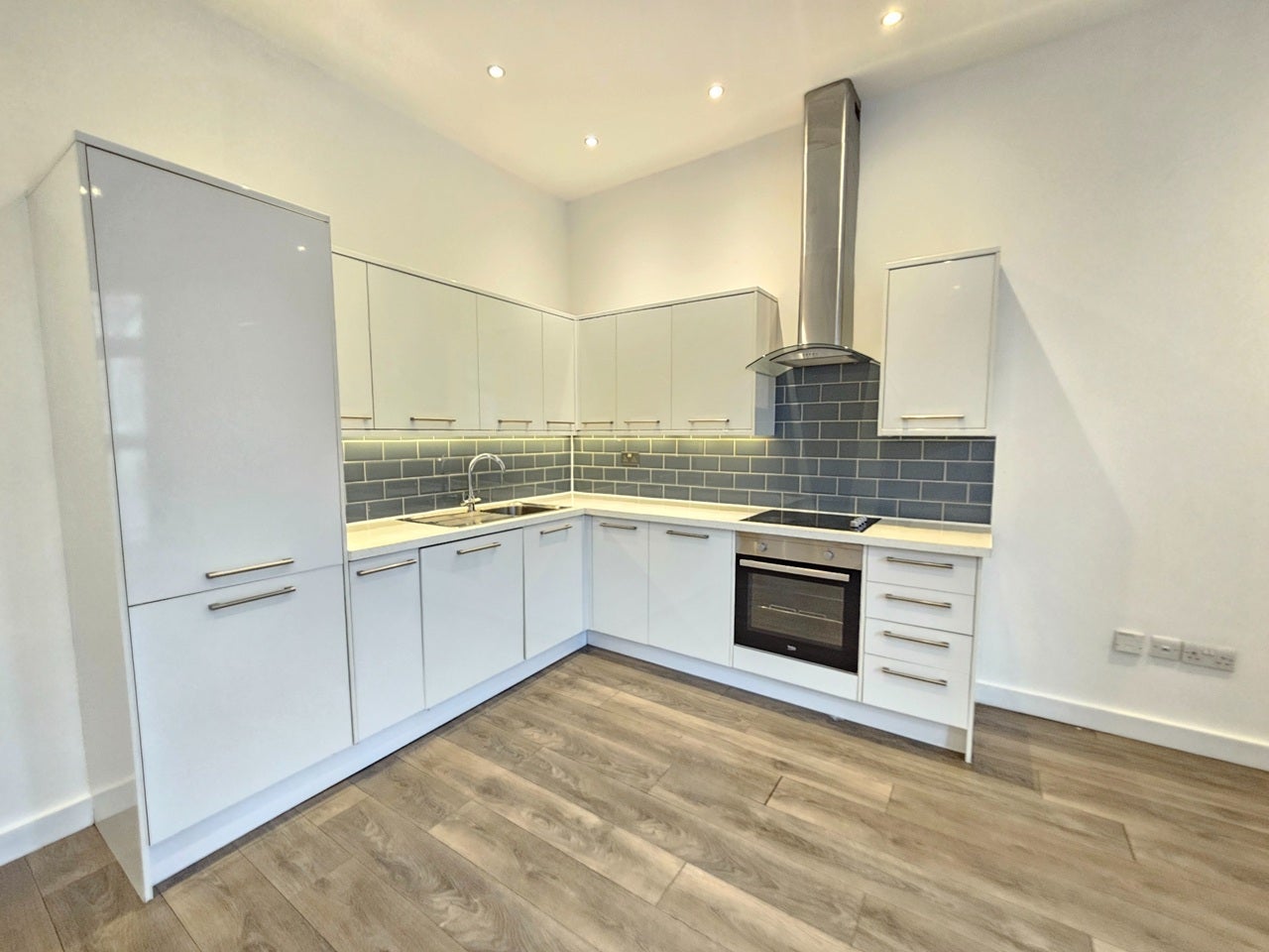 Flat Finchley Road in Greater London