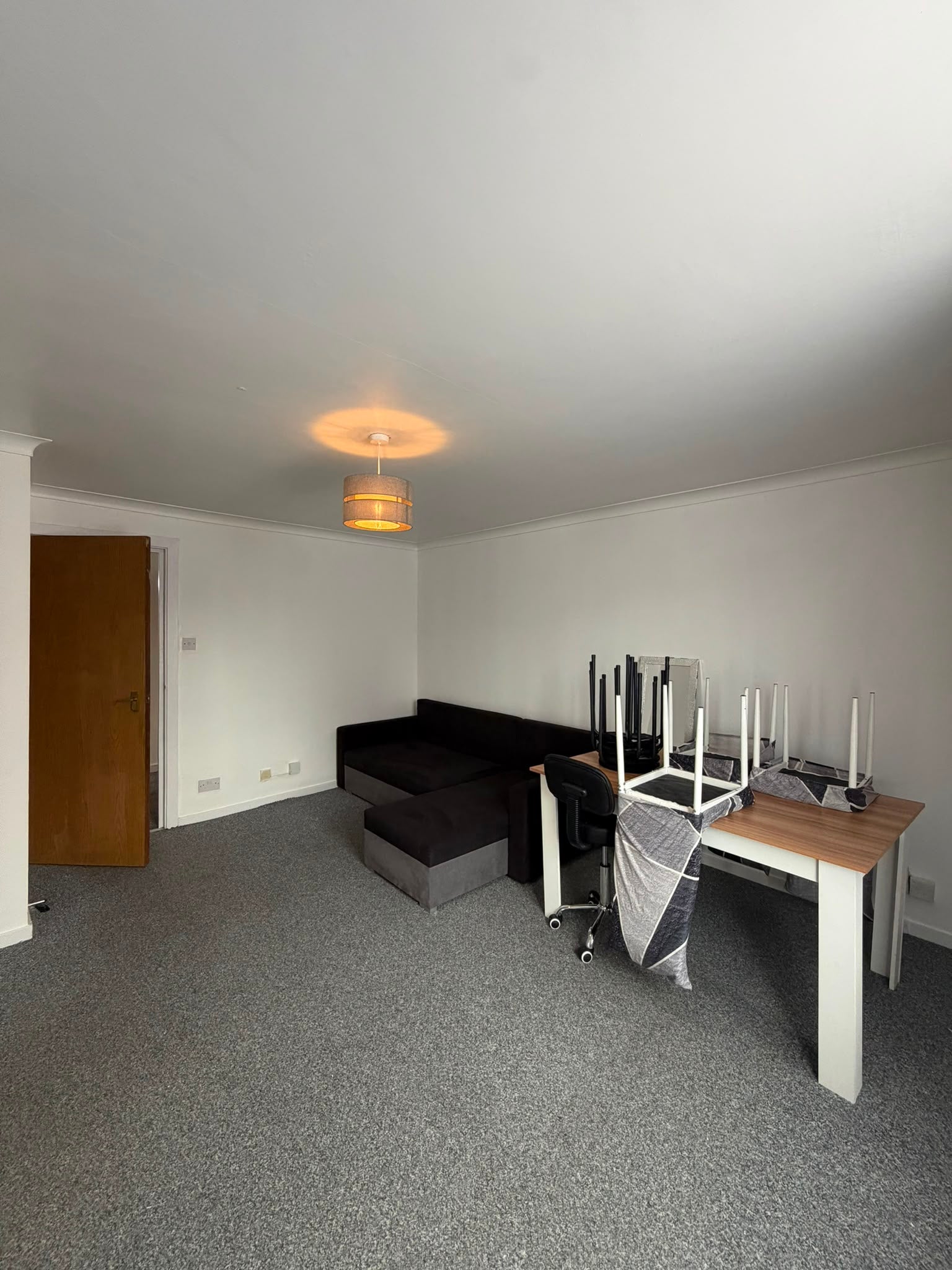 Flat Spring Close in Greater London
