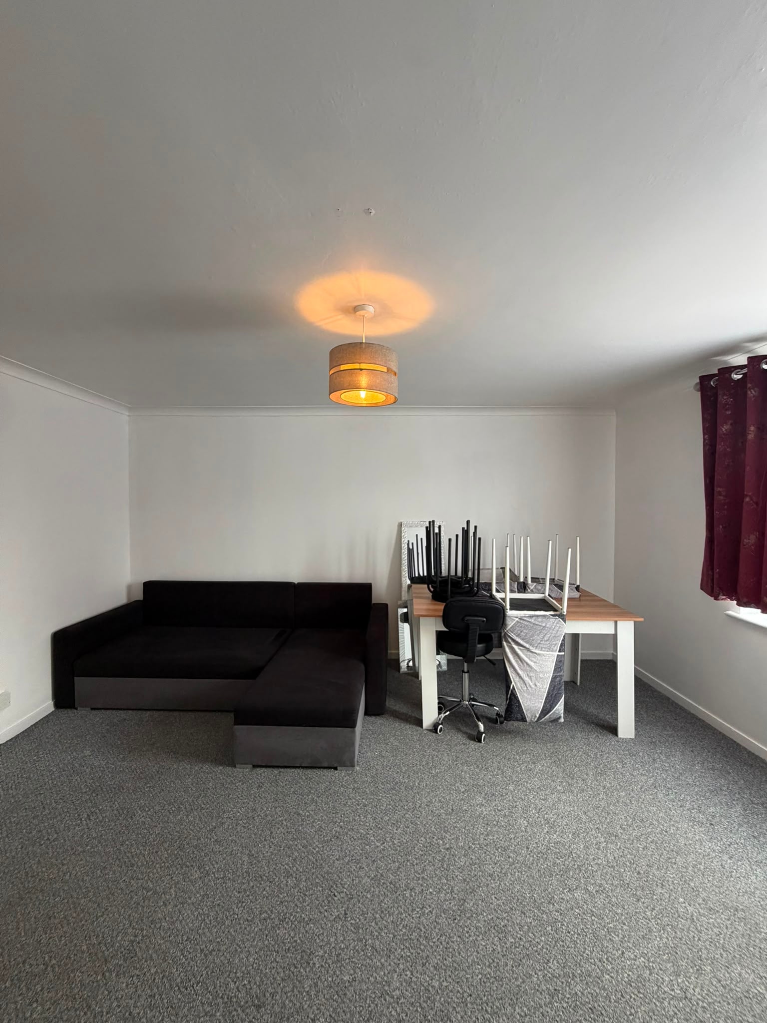 Flat Spring Close in Greater London