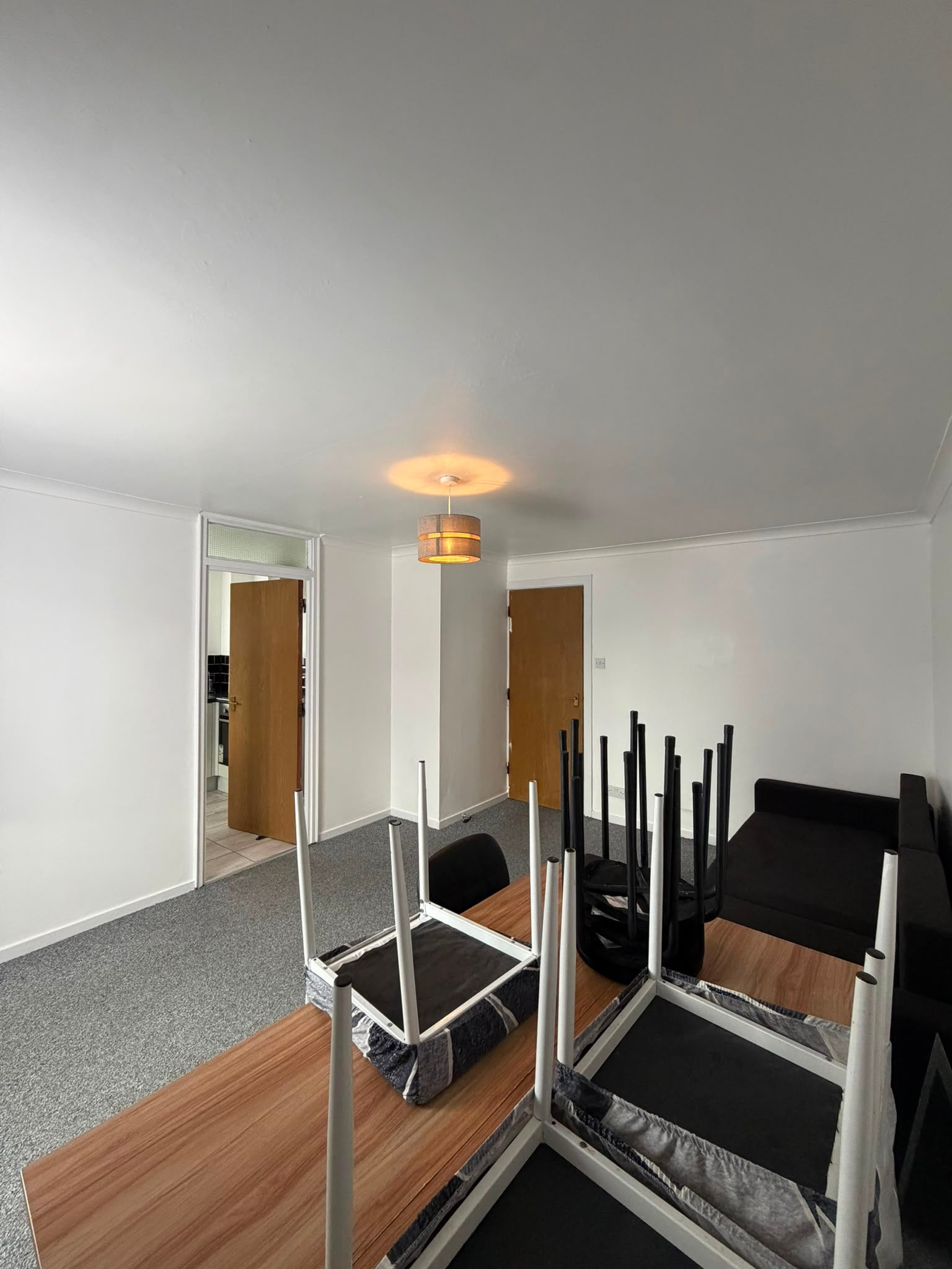 Flat Spring Close in Greater London