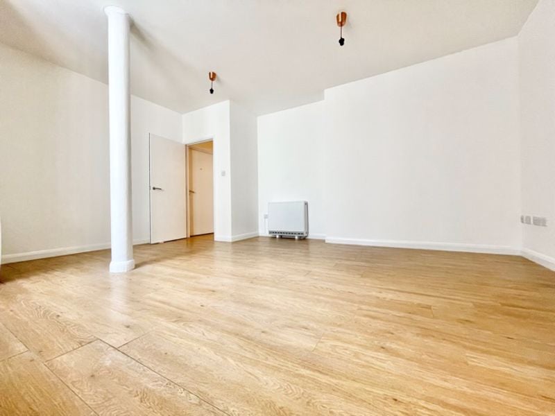 Flat Broadway in City of Westminster