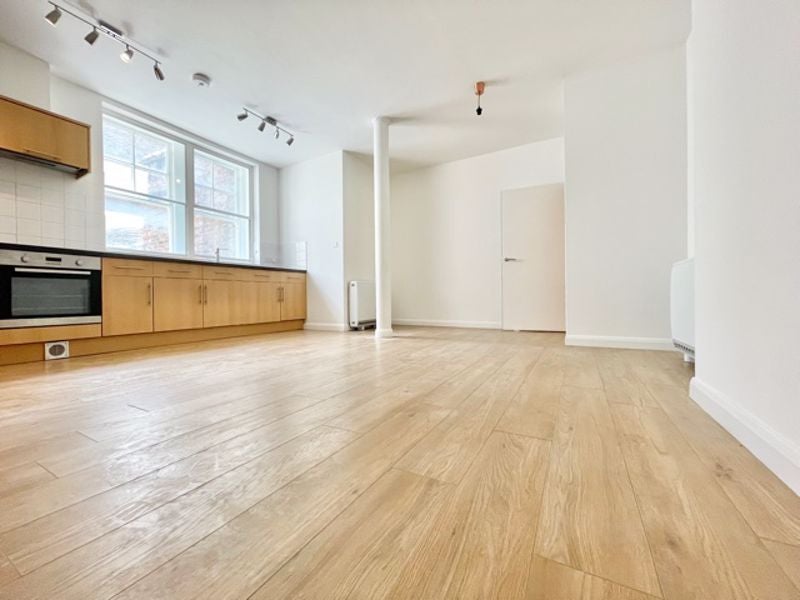 Flat Broadway in City of Westminster