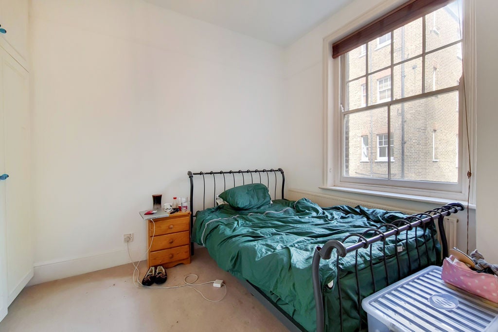 Flat Prince of Wales Drive in Greater London