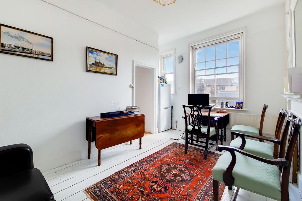 Flat Prince of Wales Drive in Greater London