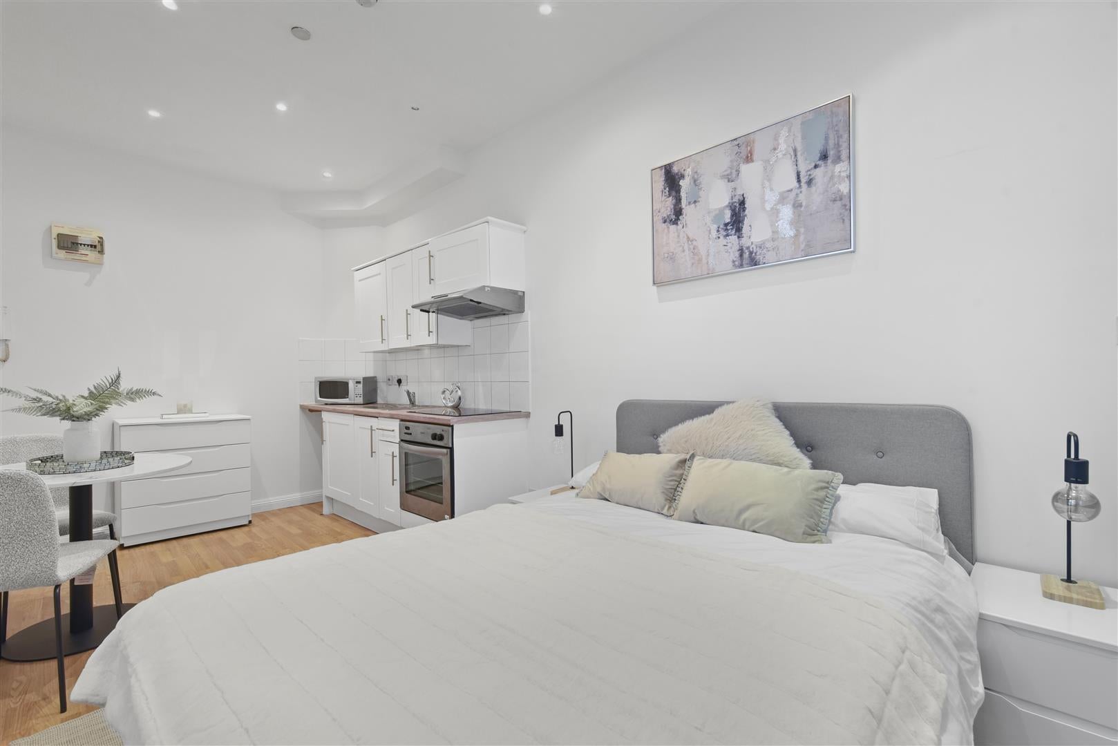 Flat Palace Court in City of Westminster