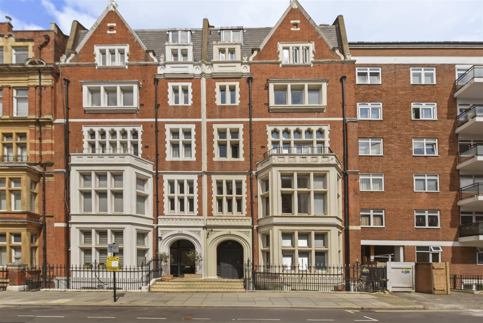 Flat Palace Court in City of Westminster