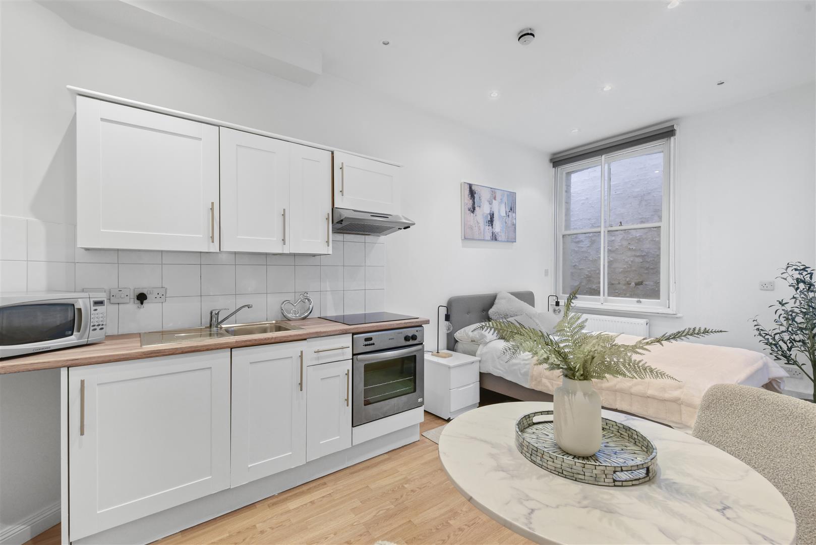 Flat Palace Court in City of Westminster