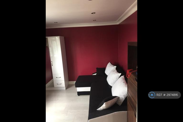 Flat Graveley Avenue in Hertsmere