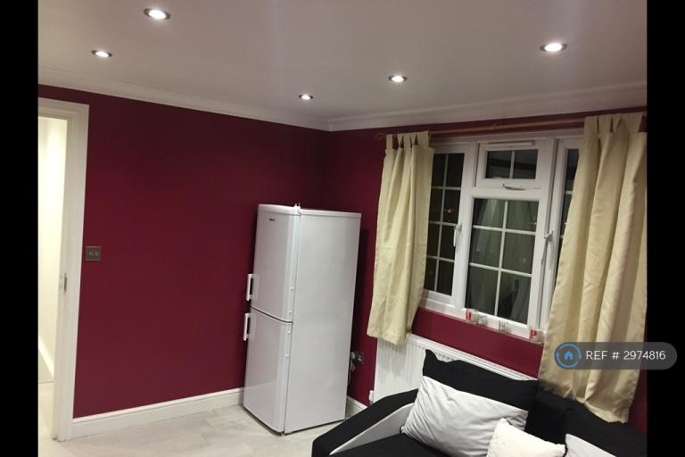 Flat Graveley Avenue in Hertsmere