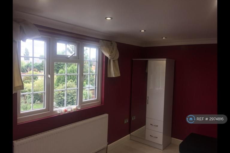 Flat Graveley Avenue in Hertsmere