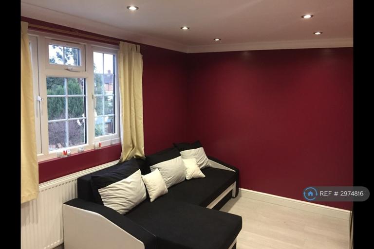 Flat Graveley Avenue in Hertsmere