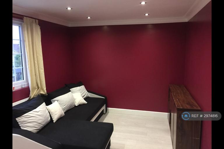 Flat Graveley Avenue in Hertsmere