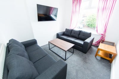 House Wetherby Grove in Leeds