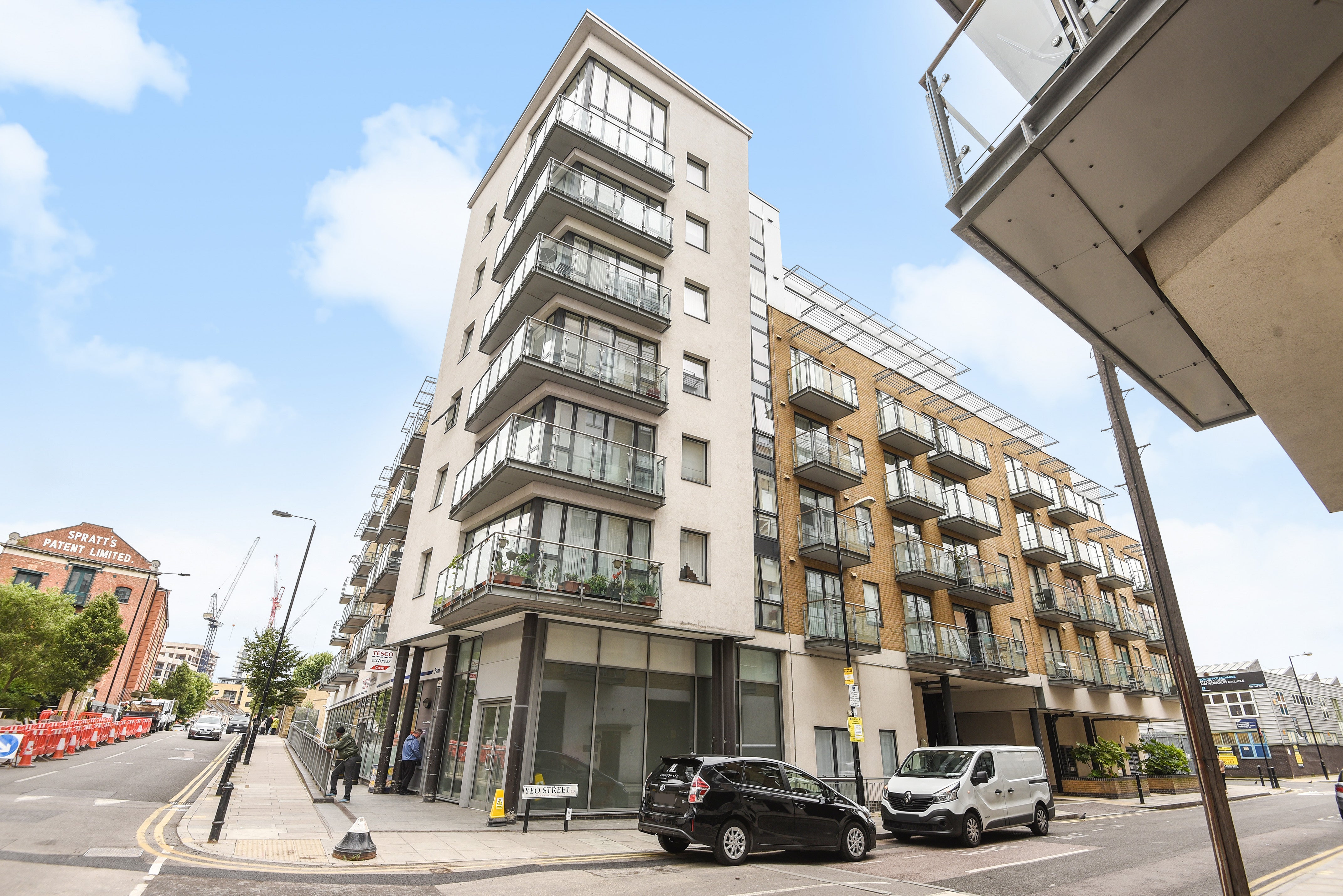 Flat Yeo Street in Greater London