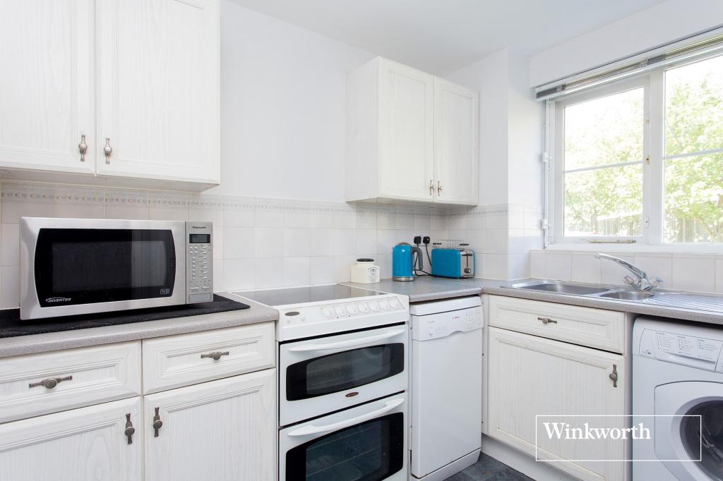 Flat Cricklewood Lane in Greater London
