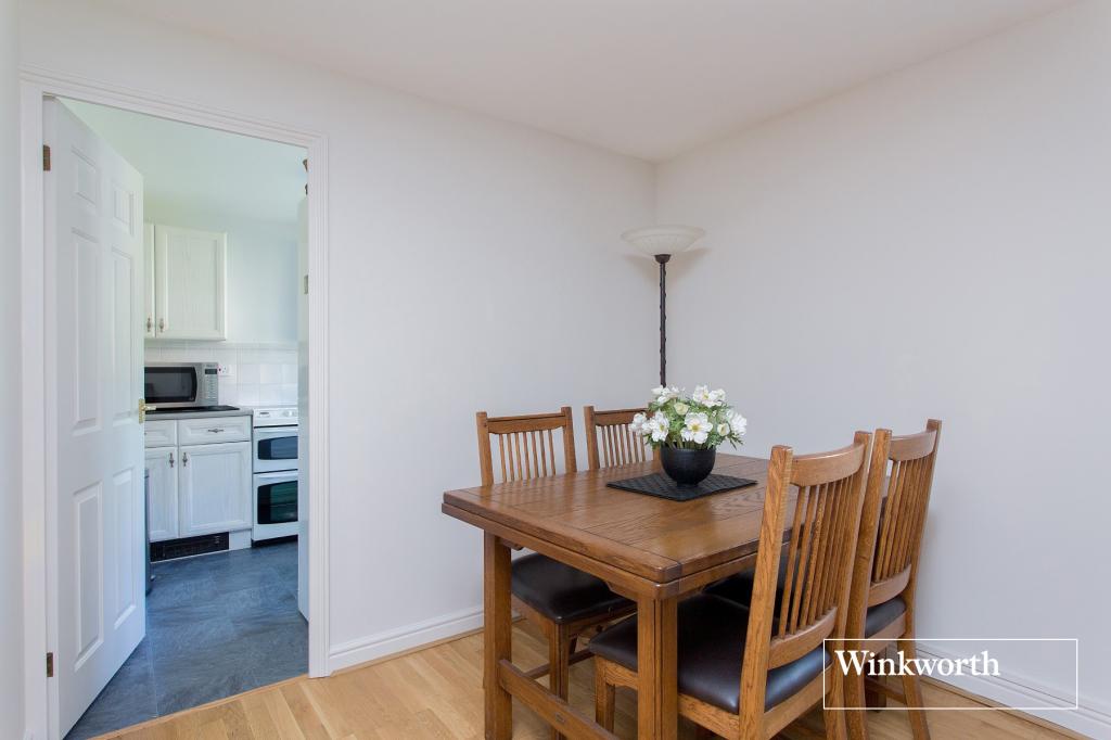 Flat Cricklewood Lane in Greater London