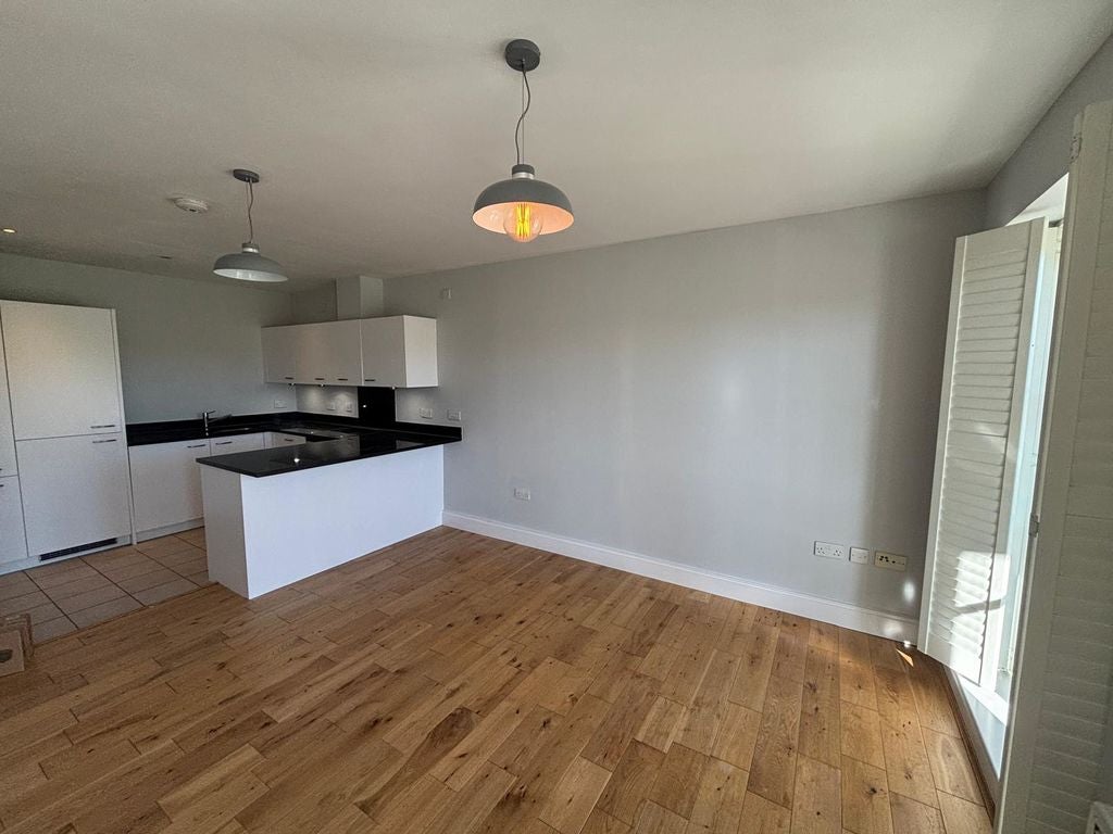 Flat Beaumont Drive in Greater London