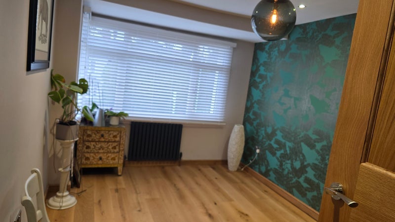 Room New Road in Woodside