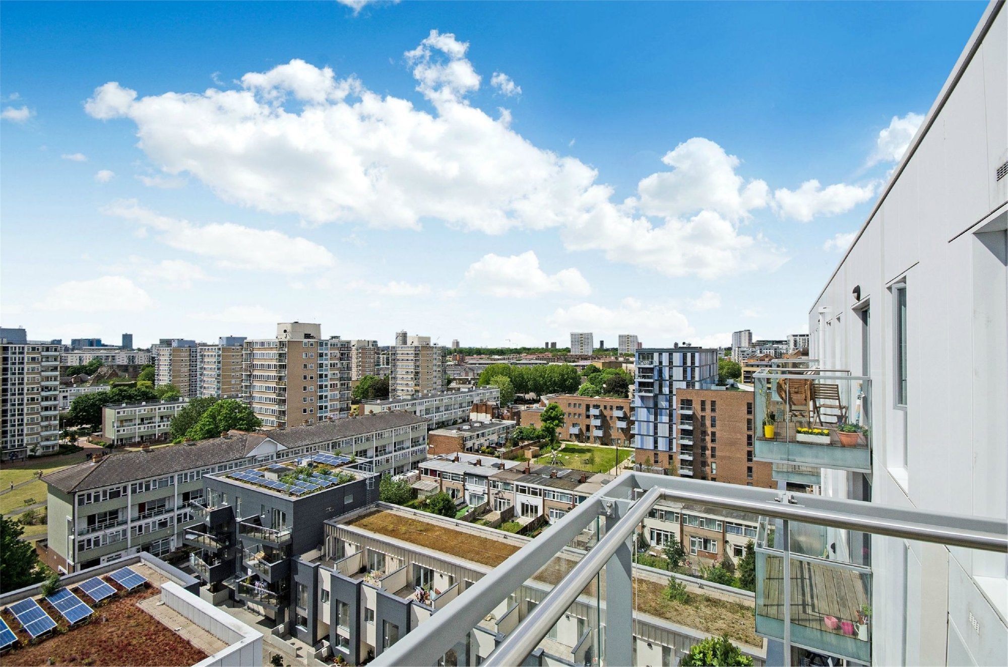 Flat Cordelia Street in Greater London