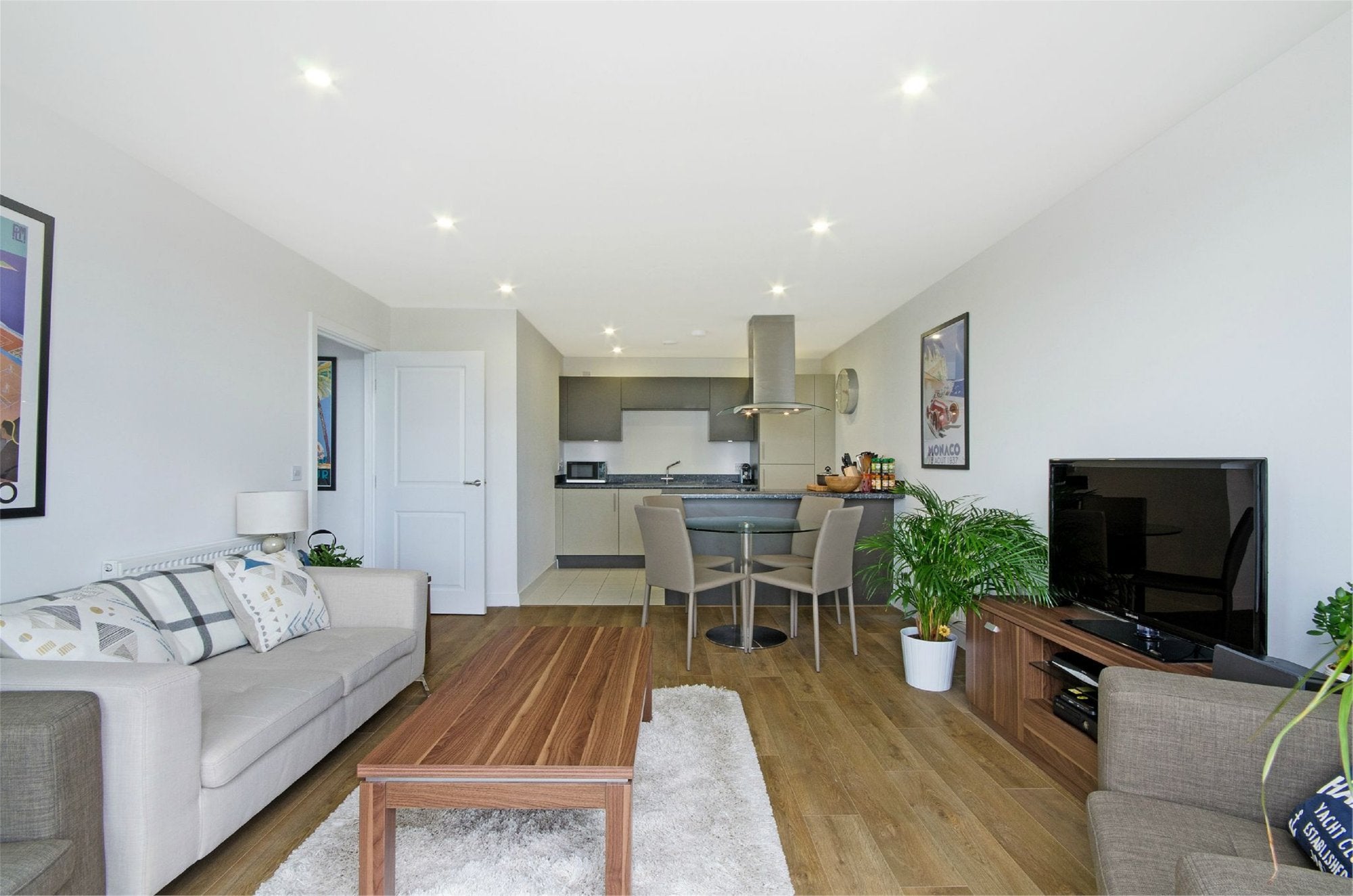 Flat Cordelia Street in Greater London