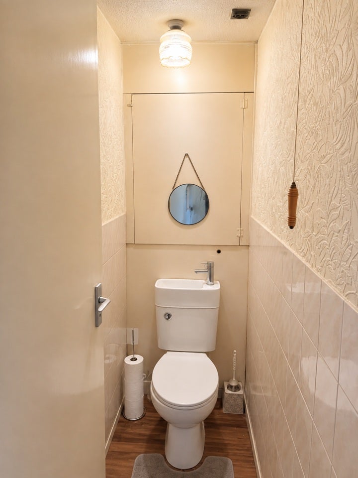 Room Mayfield Close in London