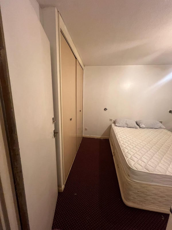 Room Dobson Road in Crawley