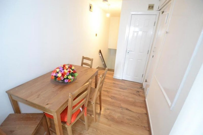 Room Clovelly Way in Greater London