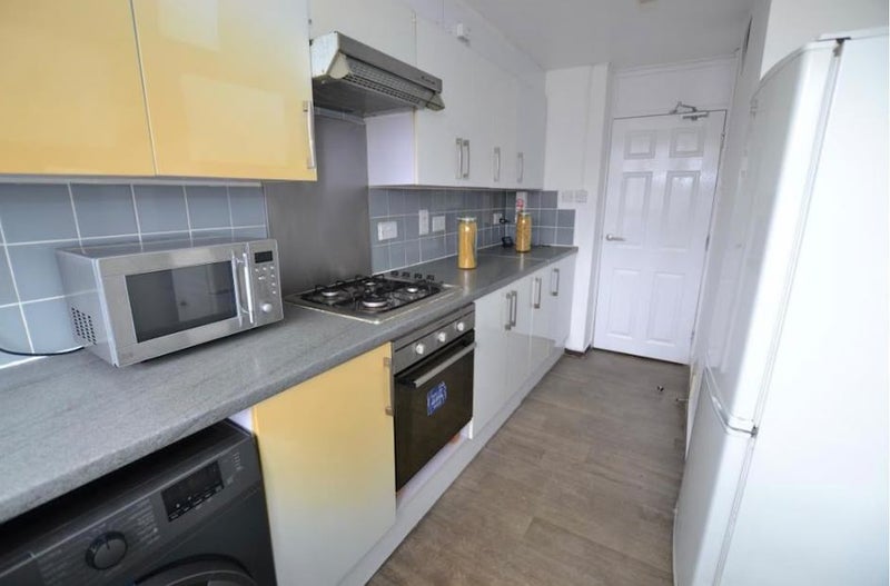 Room Clovelly Way in Greater London