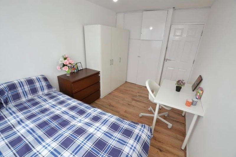Room Clovelly Way in Greater London