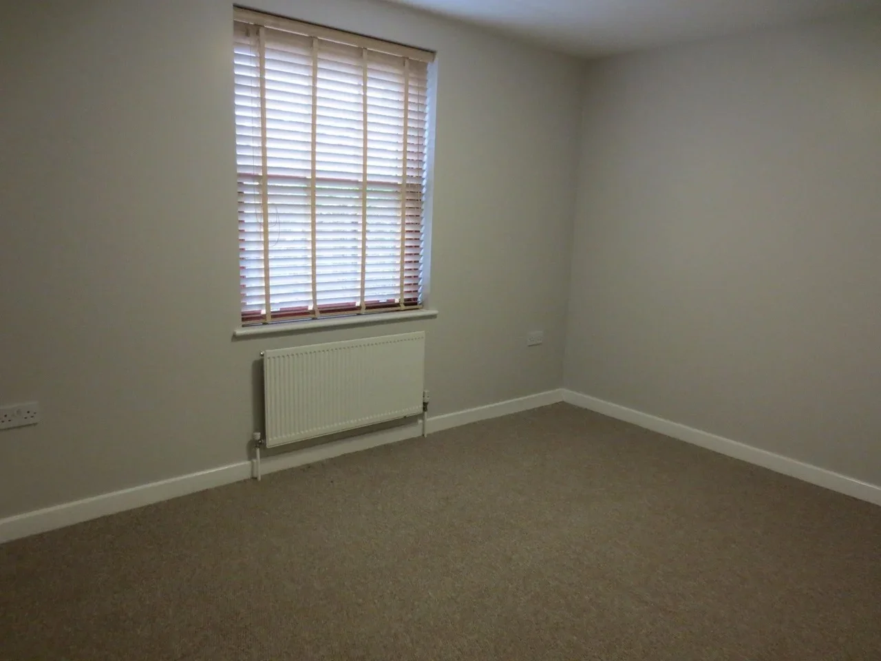 Flat Chelmer Road in Greater London