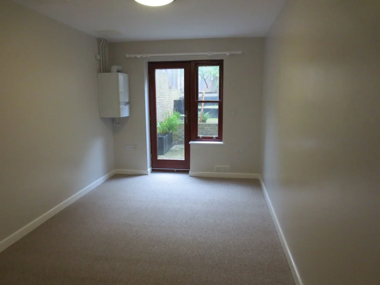 Flat Chelmer Road in Greater London