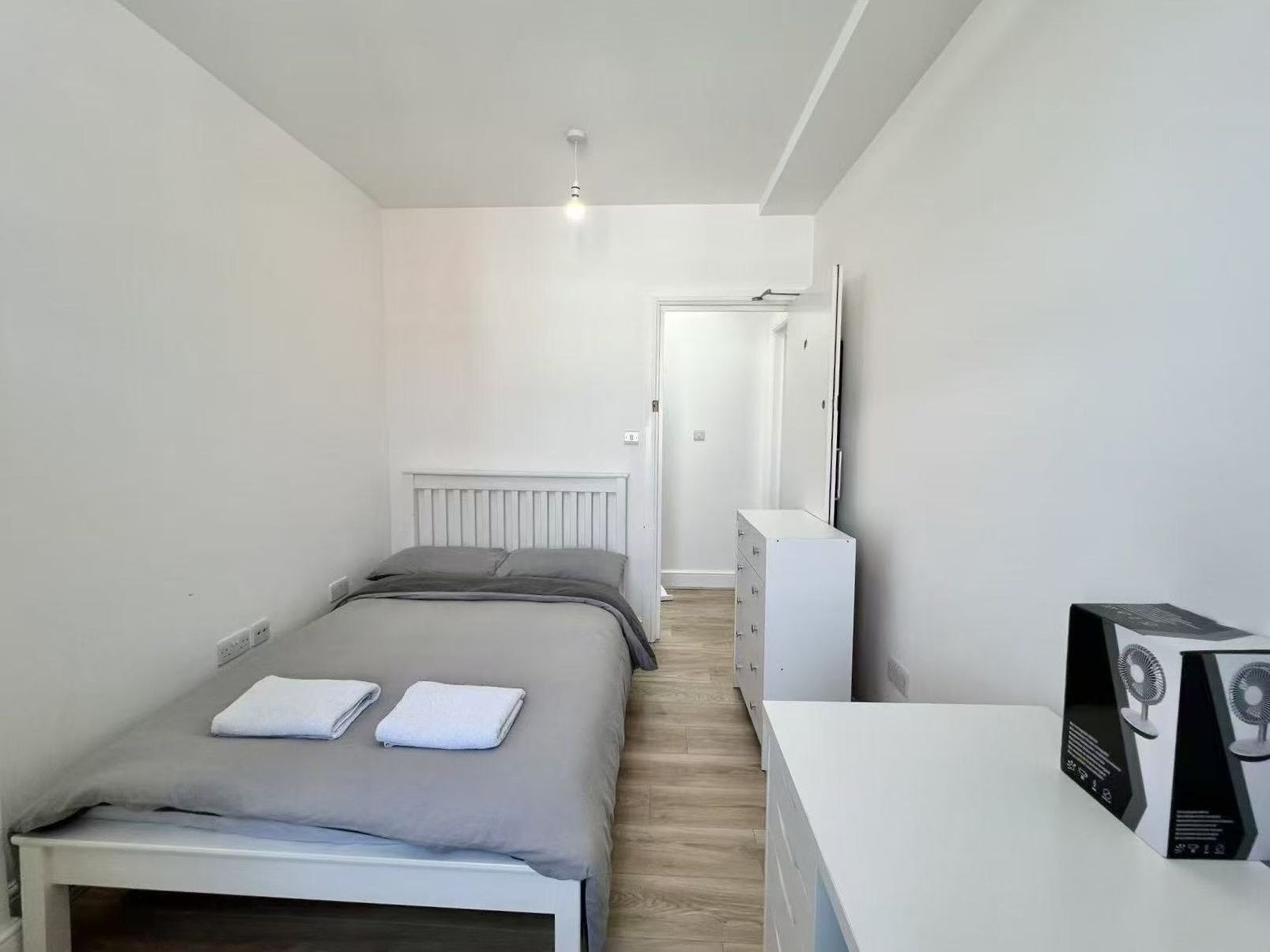 Room Eversholt Street in Greater London