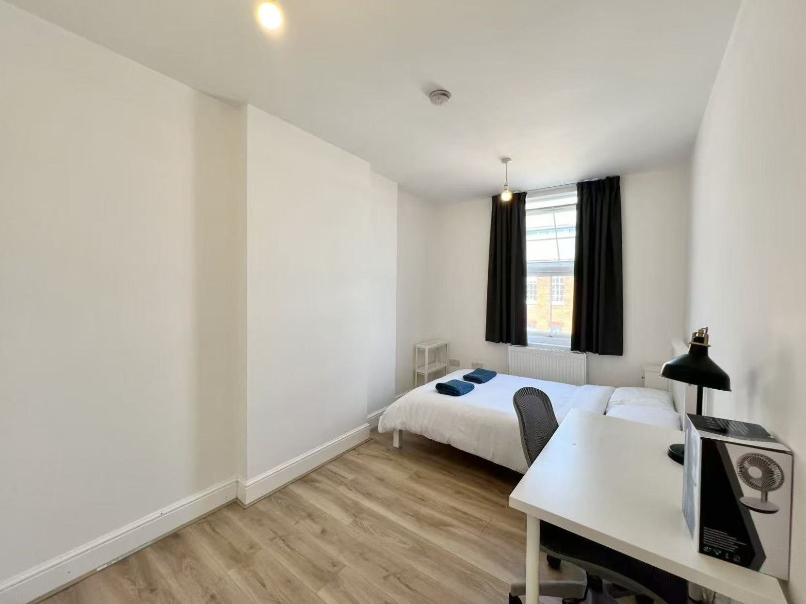 Room Eversholt Street in Greater London