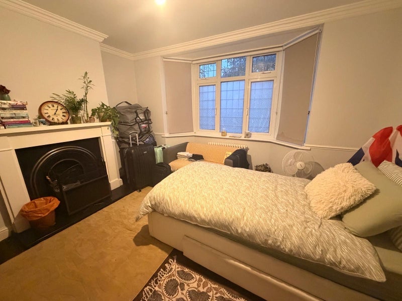 Room Poverest Road in Greater London