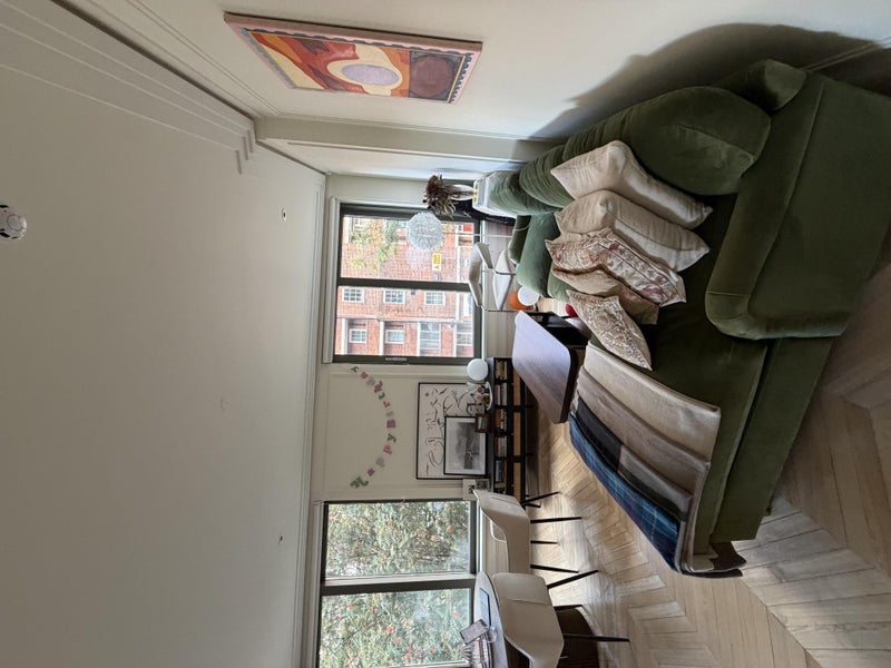 Room Mead Close in Greater London