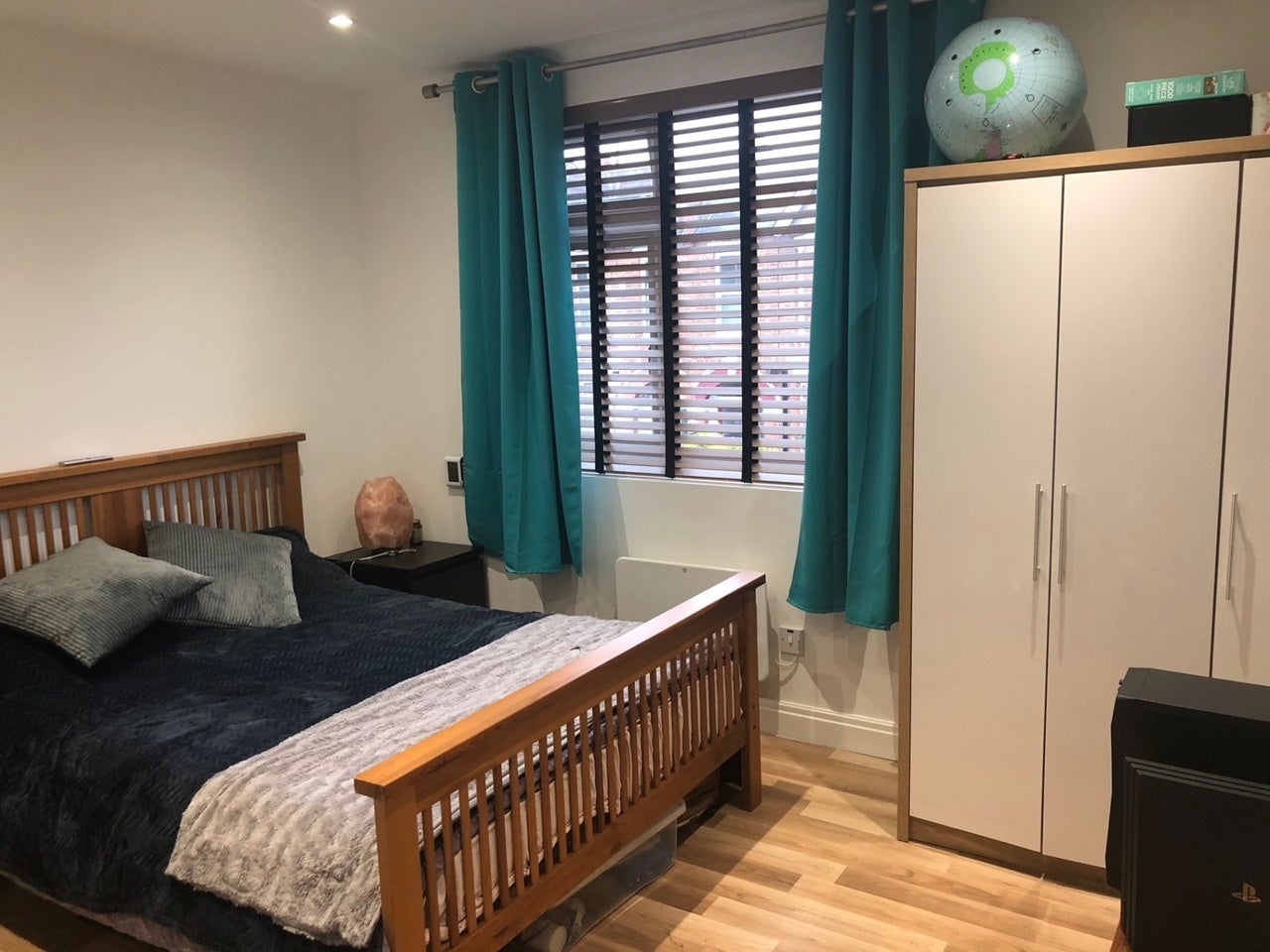 Room Ravenshurst Avenue in Greater London