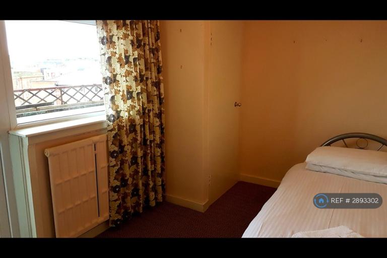 Flat Westfield Court in City of Edinburgh