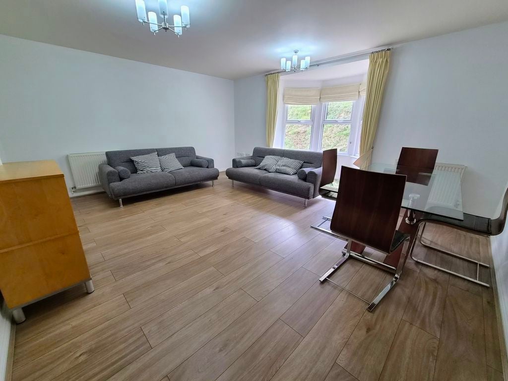 Flat Carisbrooke Road in Leeds