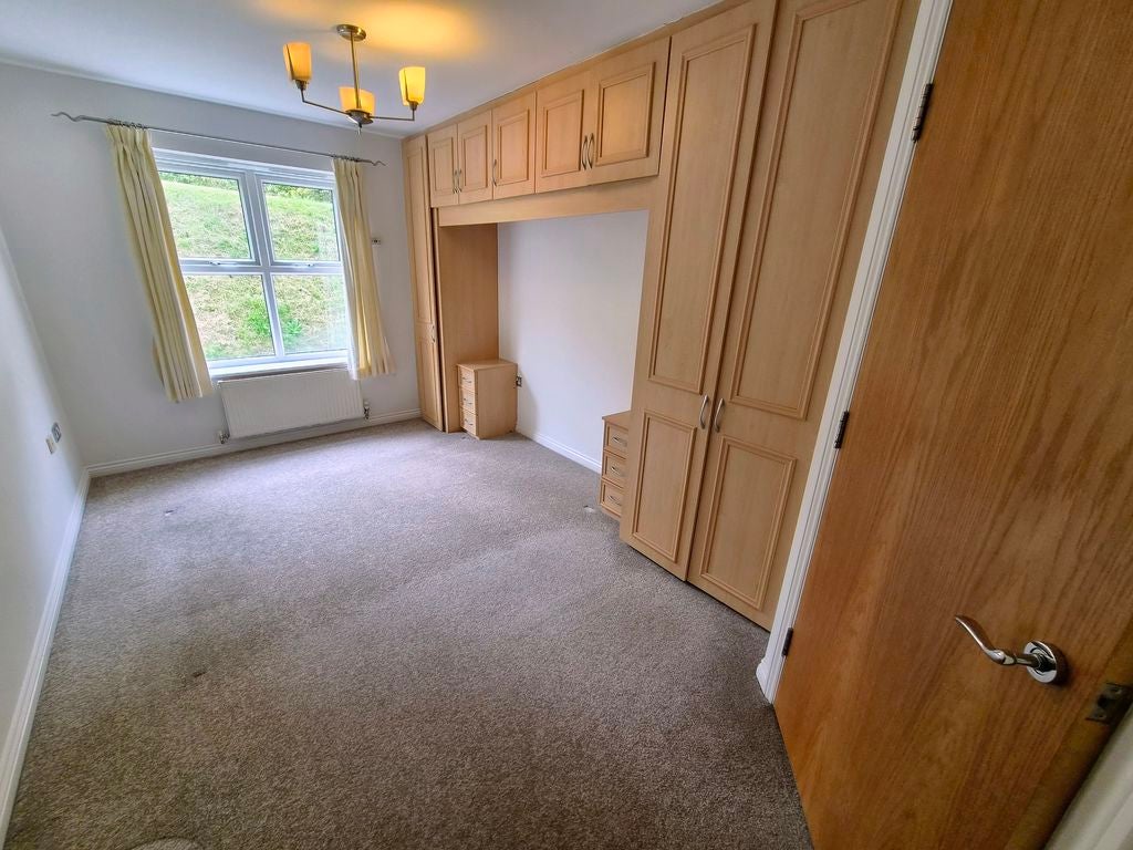 Flat Carisbrooke Road in Leeds