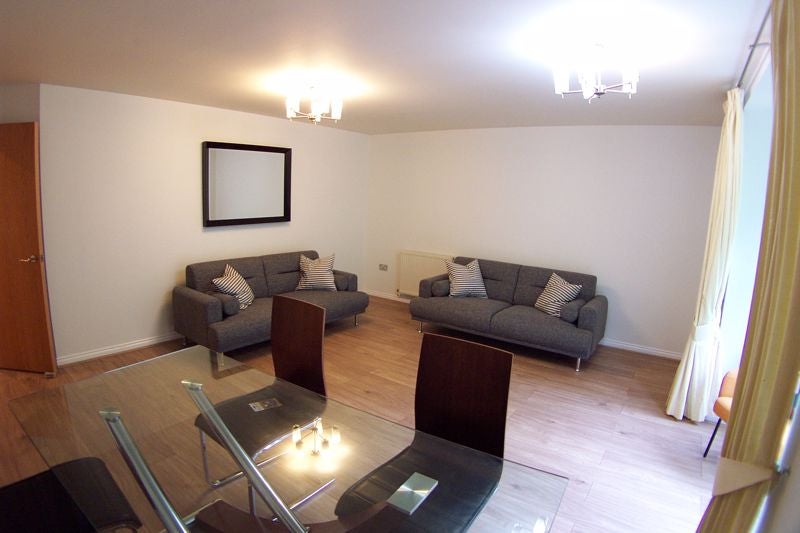 Flat Carisbrooke Road in Leeds