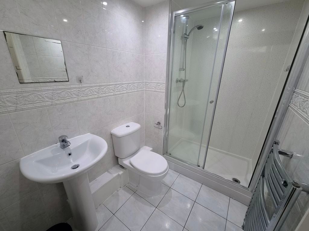 Flat Carisbrooke Road in Leeds