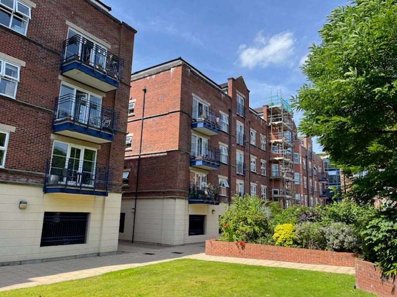 Flat Carisbrooke Road in Leeds