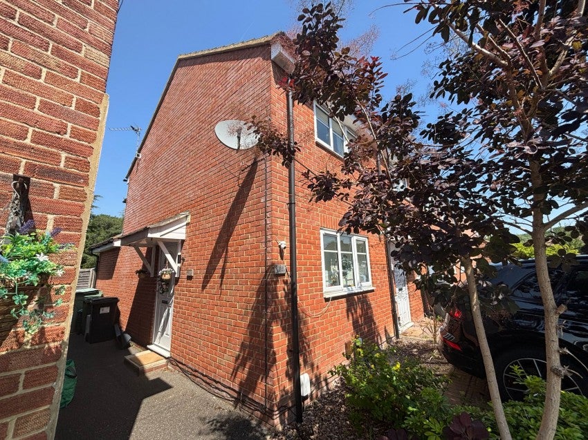 House Royal Avenue in Reading