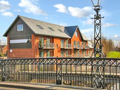 Flat Tickford Street in Newport Pagnell