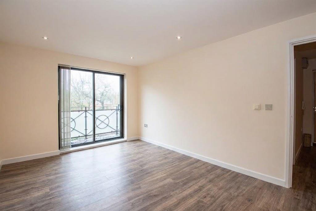 Flat Tickford Street in Newport Pagnell