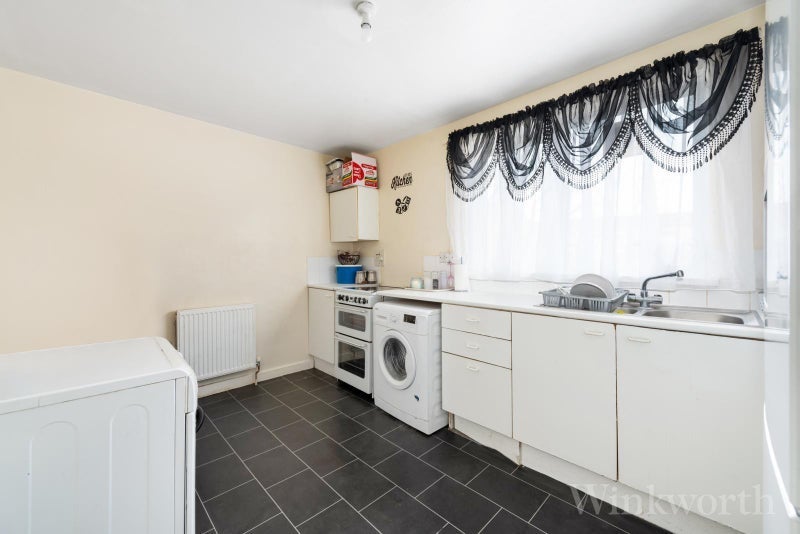 Room Clifton Way in Greater London
