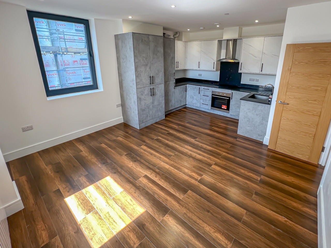 Flat Staines Road in Greater London